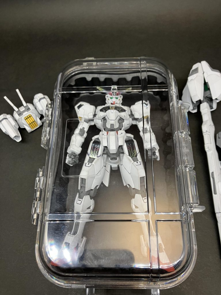 ここまで外してやっと収まりました。こんなのキャリバーンぢゃない。却下！