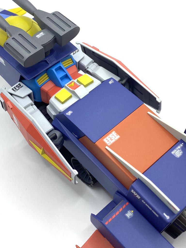 主砲はボールジョイント化。かなりの動きができます。