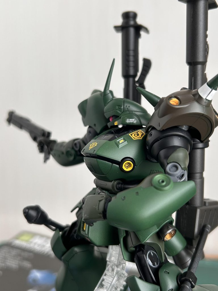 ショルダーは指揮官機をイメージして色変えてみました。