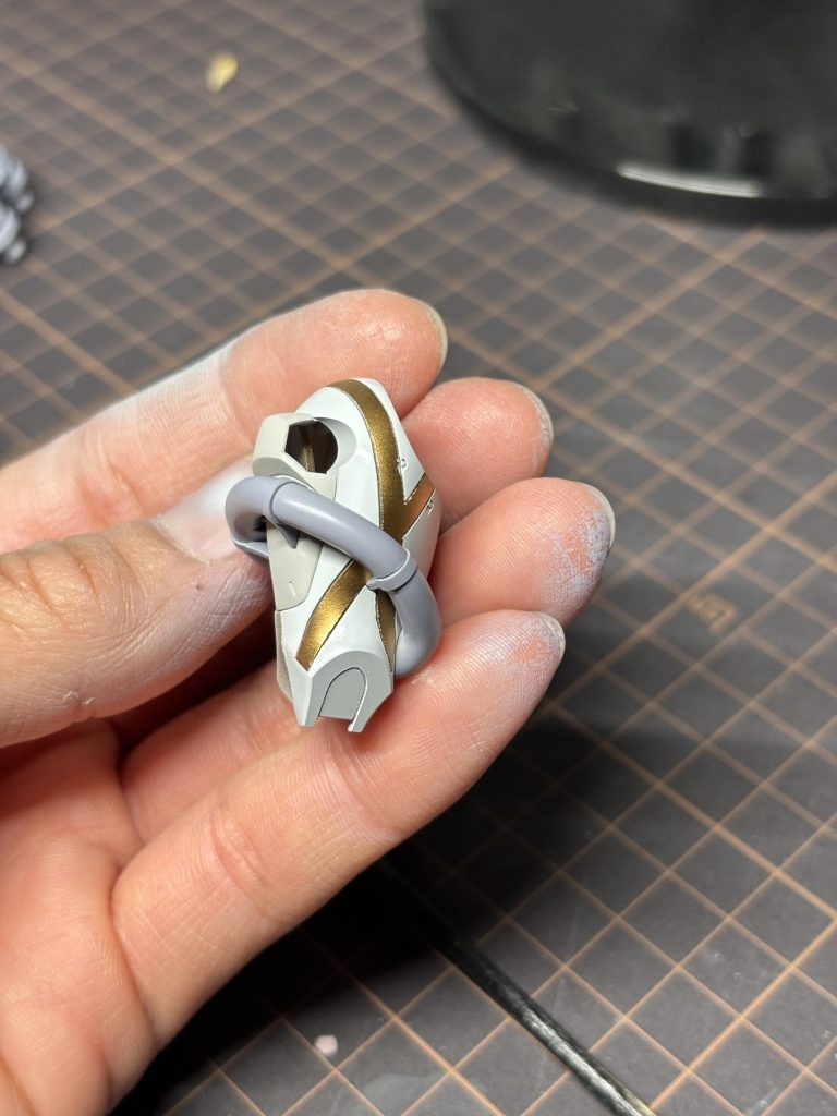 ゴールド塗り分け完了。1番目立つ部分だっただけに、達成感は半端じゃなかった。