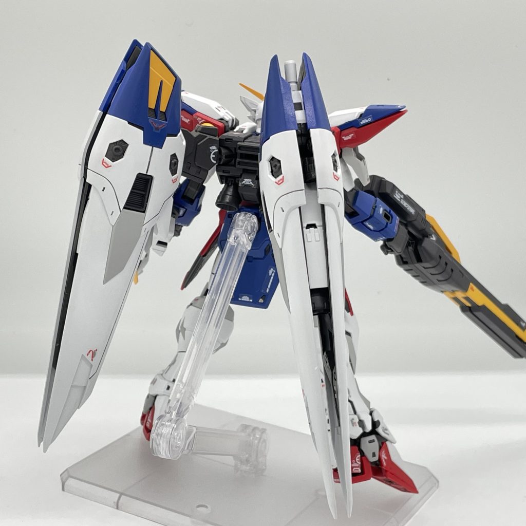 後ろから墨入れはエナメル塗料と墨入れペンを使いました。