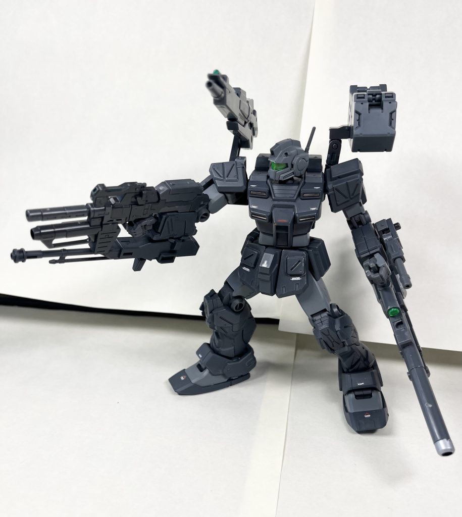 右腕武装は主に敵に接近された時に使用します。戦法は背部のスラスターを利用した引き撃ち+スラスター推力と増加装甲頼みの近接格闘です