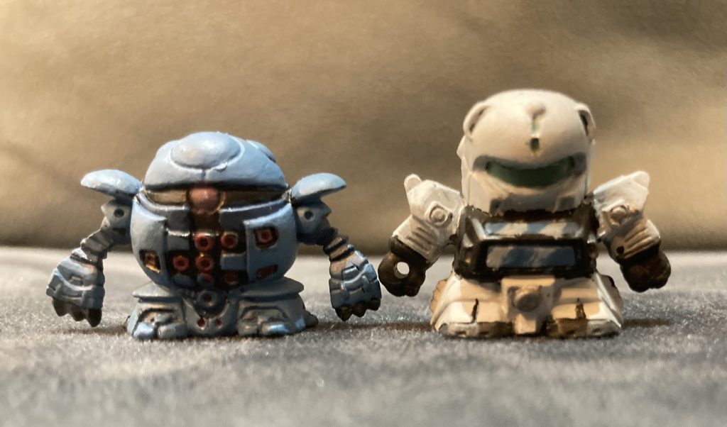 左　カプール　細かい部分もうまく塗れて良くできた。右　試作空挺レイバー　おい！ここはガンプラ投稿サイトだぞ！ガン消し投稿もグレーなのに、レイバーなぞ出していいものか！ふざけて(略)