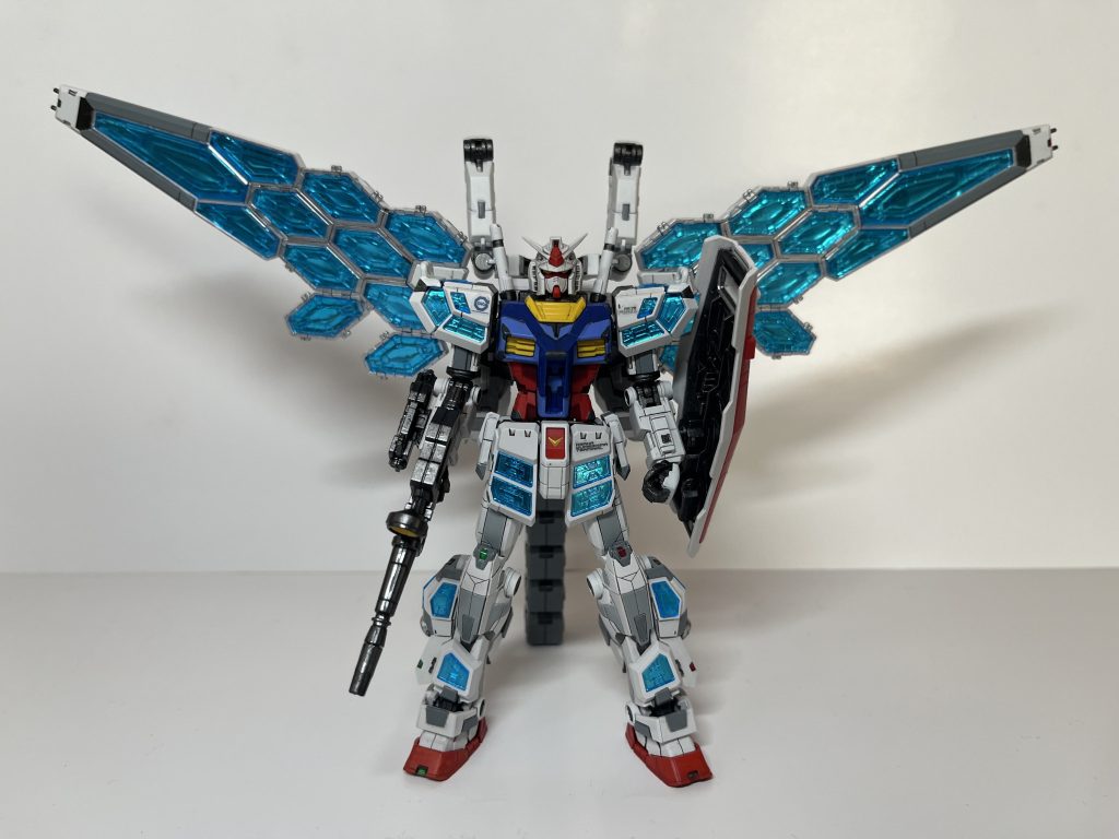 万博ガンダムでは装備されないはずの武器フル装備状態やっぱりこっちの方が良いね