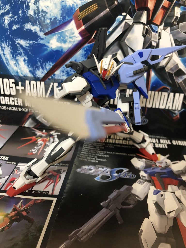 ソードストライクランチャーで遠距離攻撃できるのにわざわざ近接用の大艦刀を作った意味は一体...?まぁかっこいいから良いのかなニコル切断ソードことシュベルトゲベールは迫力がありながらもそこまで重量はなくポージングが非常に捗りました