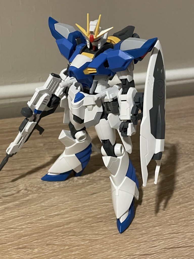 ドレッドノート状態背負いものの有無でずいぶん印象変わりますねシールドは手持ちと腕側面への装着どちらもできるようにしましたシールドのビームサーベル振り回すのに装着式のみだと動かし辛いように思いましたので