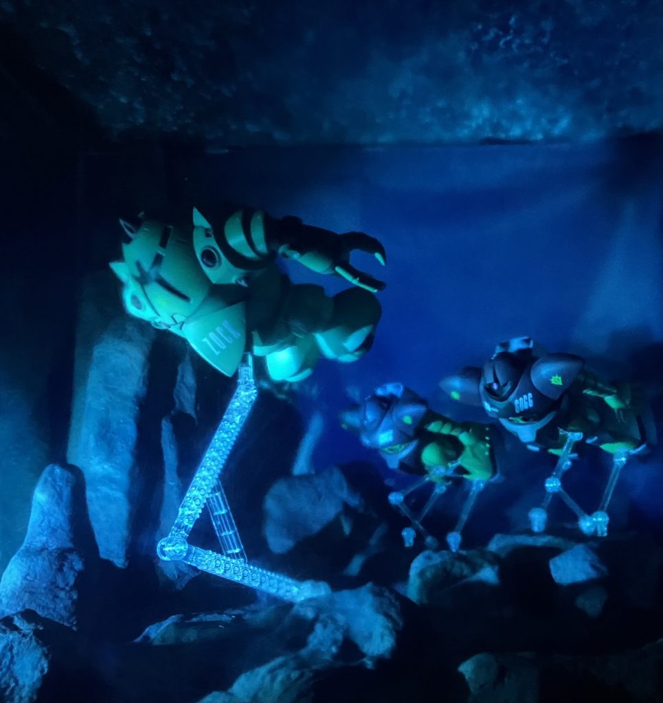 水泳部は地面に立たせても絵になるので飾るときは水中か地上か迷います