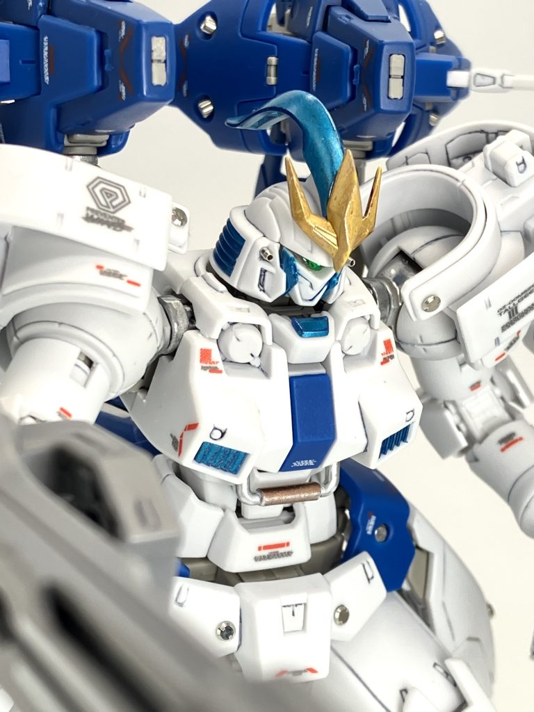 アップはちょいと粗さが目立つ😅 頭部周りの青パーツはガンダムマーカーEXのコスモメタブルーで🥰 お手軽にマットキャンディ🍬塗装出来るのは嬉しい☺️
