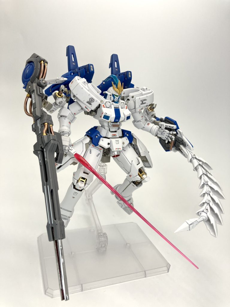 フル装備、武装は持つだけではなく、両肩部にジョイント接続出来るのが面白い🥳