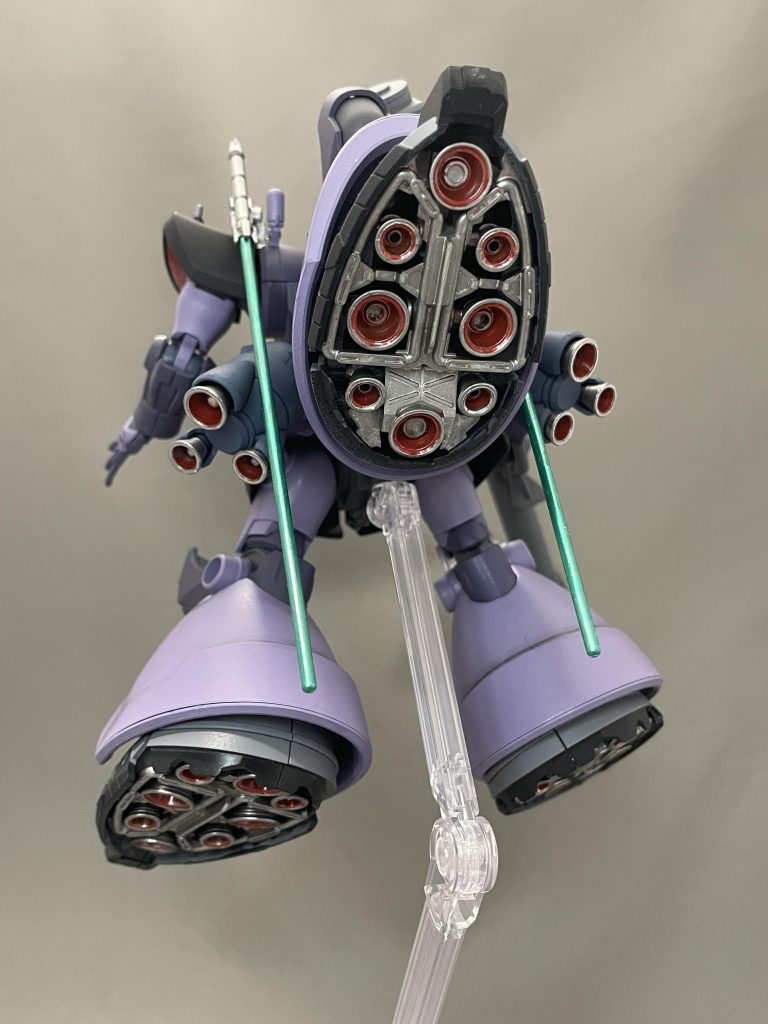 最大の難問はバーニアの赤の塗り分けです。マスキングしながら一つずつ塗り分けました。