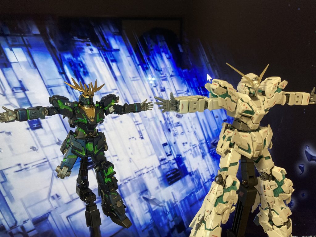 印象的なコロニーレーザーのシーン風にHGバンシィノルンと並べてみました。