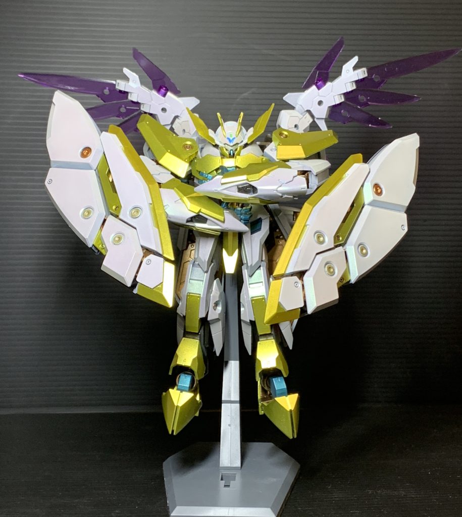 ホワイト部分は上からパールな塗装をしています。