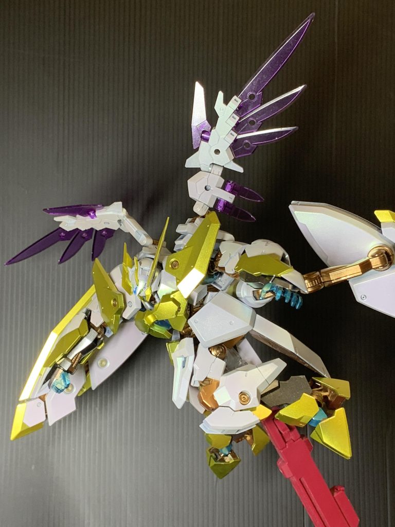 閉じたままぶん殴り刃がついているので閉まっていても強そう