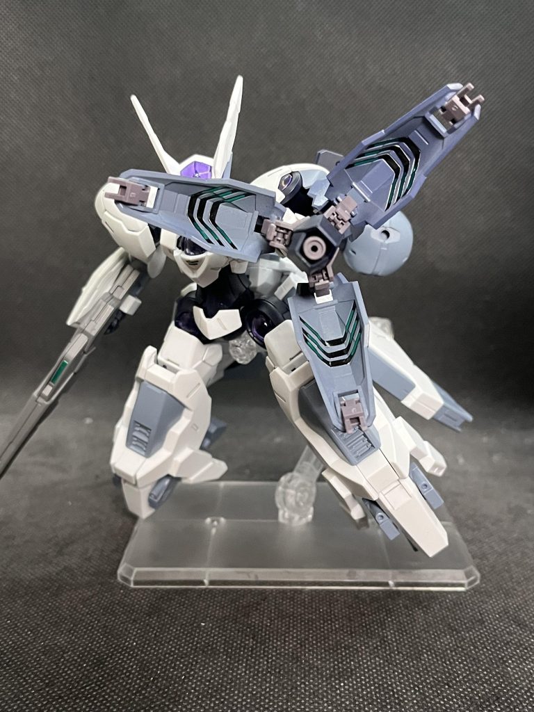 もちろん某ジオングみたく有線式で遠隔攻撃もできる。