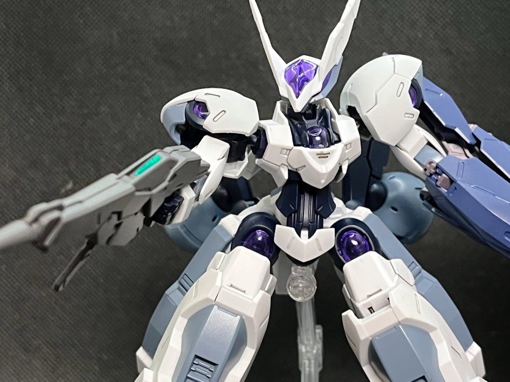 ミカエリスの戦闘データをベギルベウトルシュに反映させたという設定。宇宙空間だけでなく、重力下での運用も視野に入れられている。