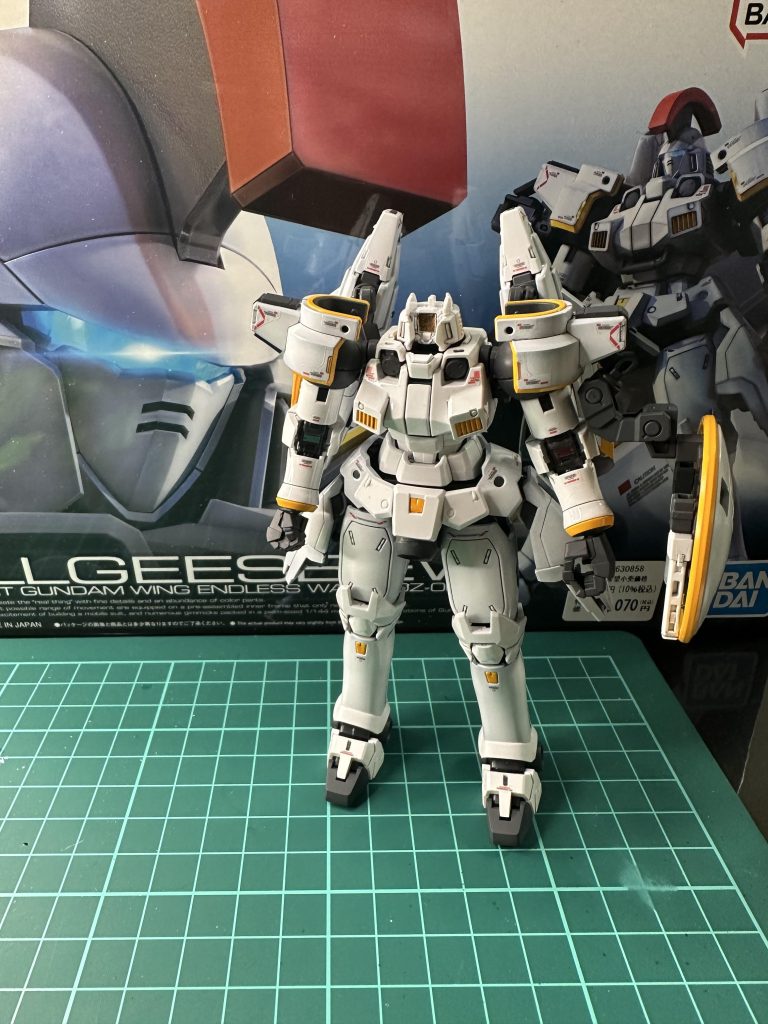 RG初めて組みましたが、リーオー感あるのが素晴らしい👍汚し前です😅