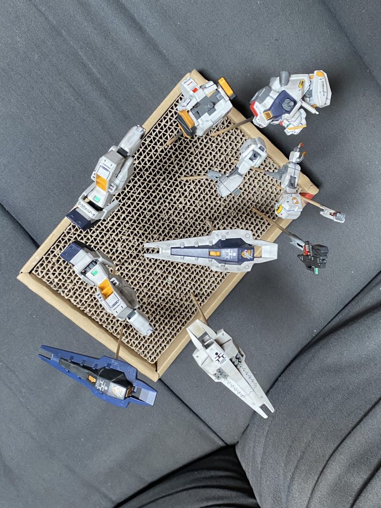 皆様お馴染みのトップコート乾燥待ち。今見返すと色々反省点が見られますが、3年前かな？当時出来る事をやって作ったキットなので思い入れがあります。