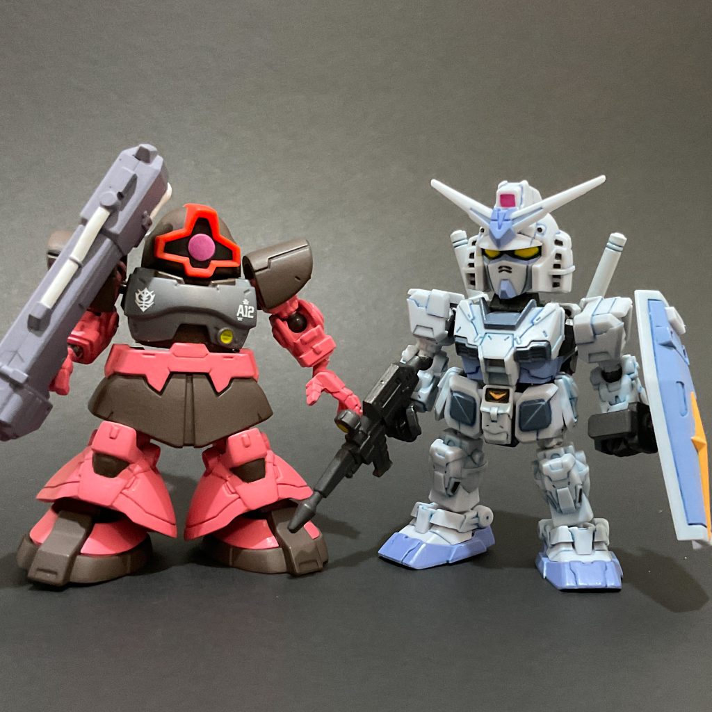 G-3ガンダムと。この並びがやりたくてG-3を先行して作っていました。 G-3ガンダムについてはこちらからご覧ください。https://gumpla.jp/sd/25133943