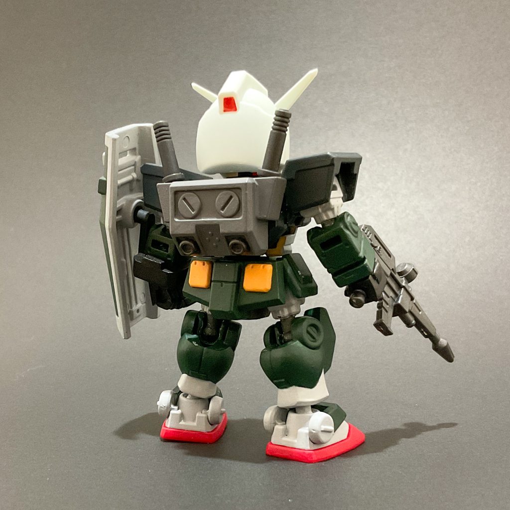 後ろから。今回ポージングは少な目です。塗膜がハゲるのなんの。