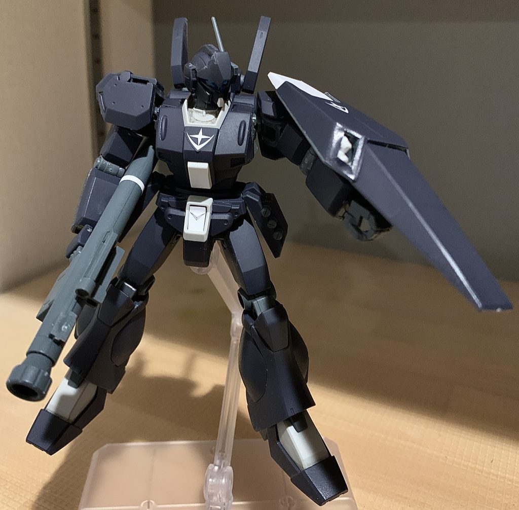 バズーカとシールド装備。