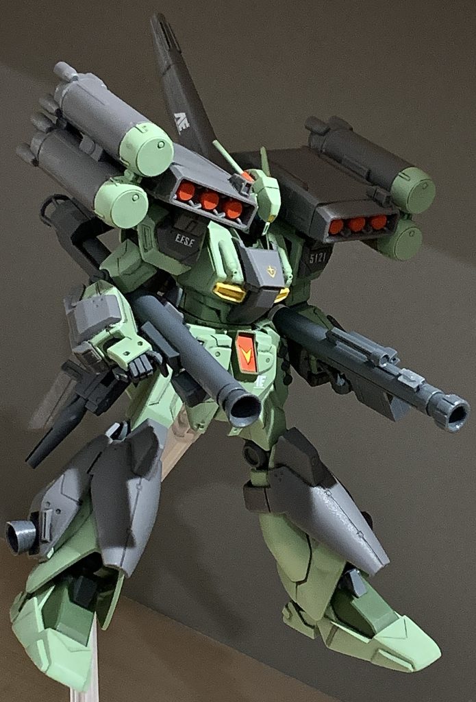 逆シャアのMSVの設定のスタークジェガン。本来肩や腕の装甲はついていないのですが、個人的にアーマーマシマシゴテゴテが大好きなので取り付け。