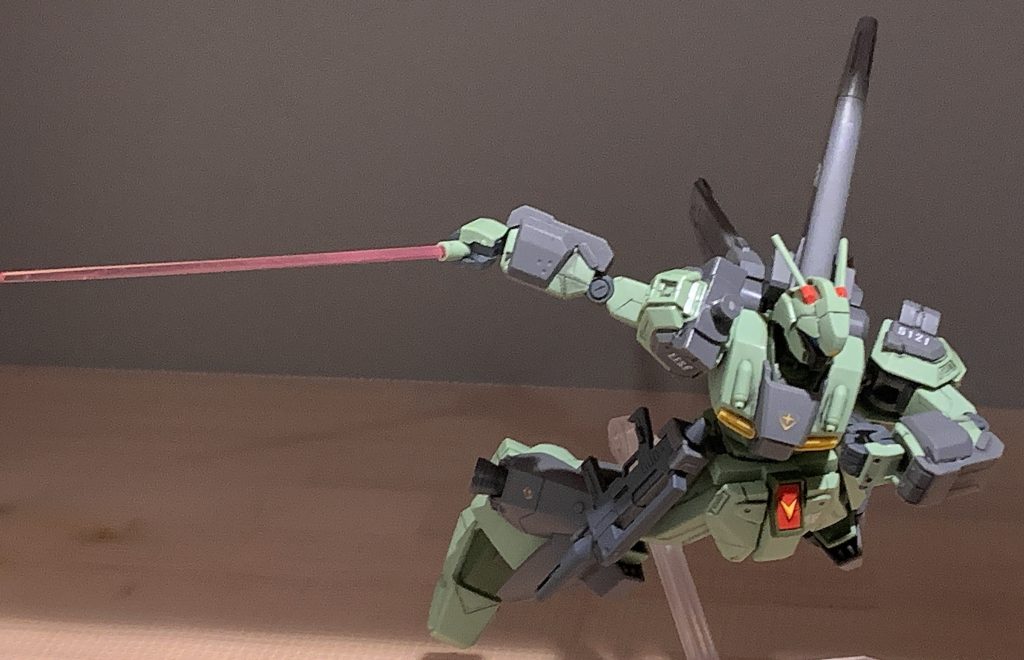 撮影の参考にするために、UC一話で見せたミサイルパージからのビームサーベル抜刀のシーンを見返しましたが、今でもかっこいいですよねぇ。