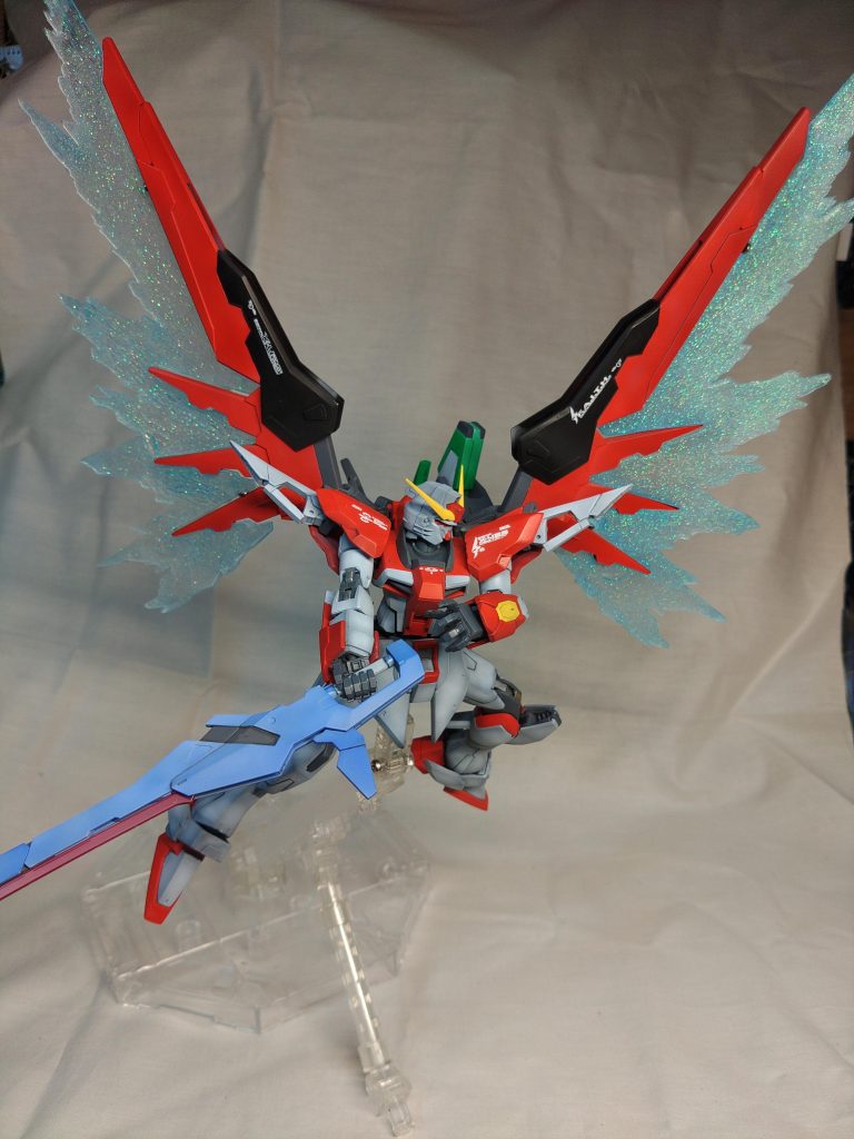 光の羽は自作してますこれもネオジム磁石による接続です。磁石万能色は元のがピンクなので、青にしてます