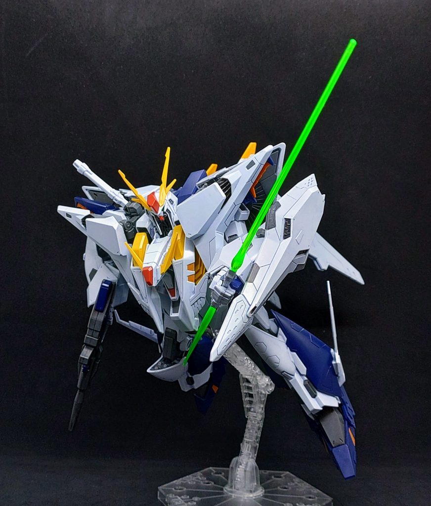 ビーム・サーベルを構えて1枚