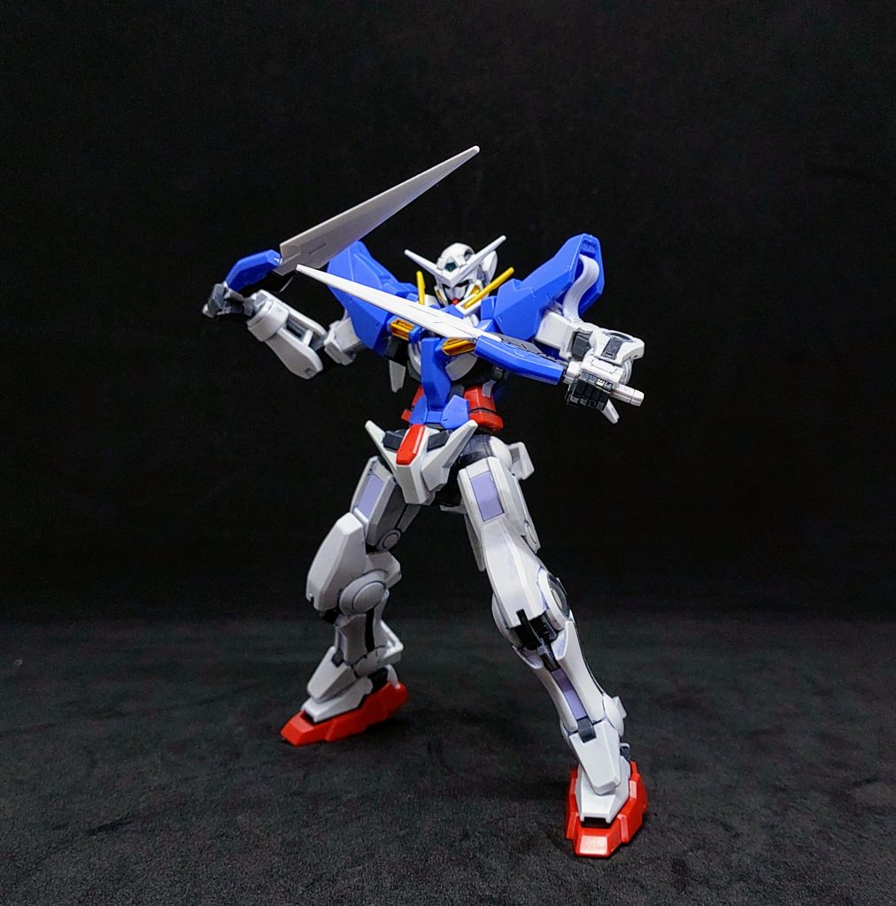 GNロングブレード/GNショートブレードを構えて1枚