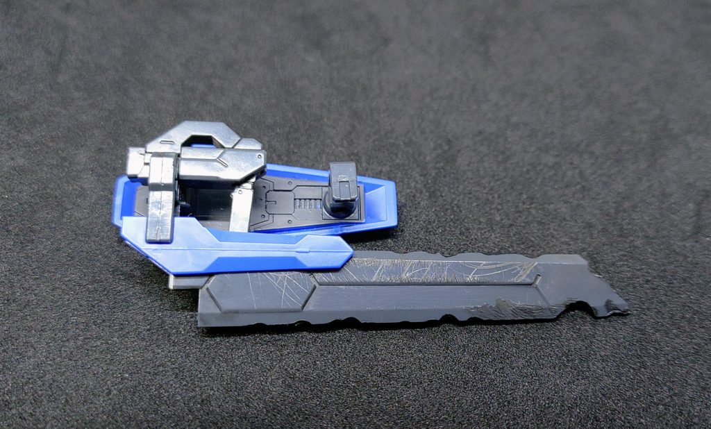 GNソードは刃こぼれと先端の損傷は、様々なモデルを見てニッパーとヤスリで加工先端切るときが緊張しましたね...