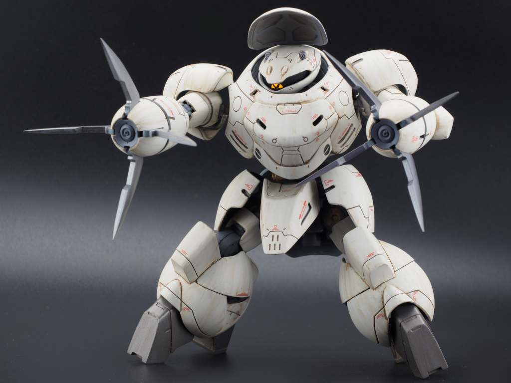 追加装備も検討しましたが、シルエットが崩れるのが嫌だったのであえてシンプルにカラーリングもメインは白系一色でシンプルにまとめつつ、デカールの赤でアクセントを入ています&nbsp;