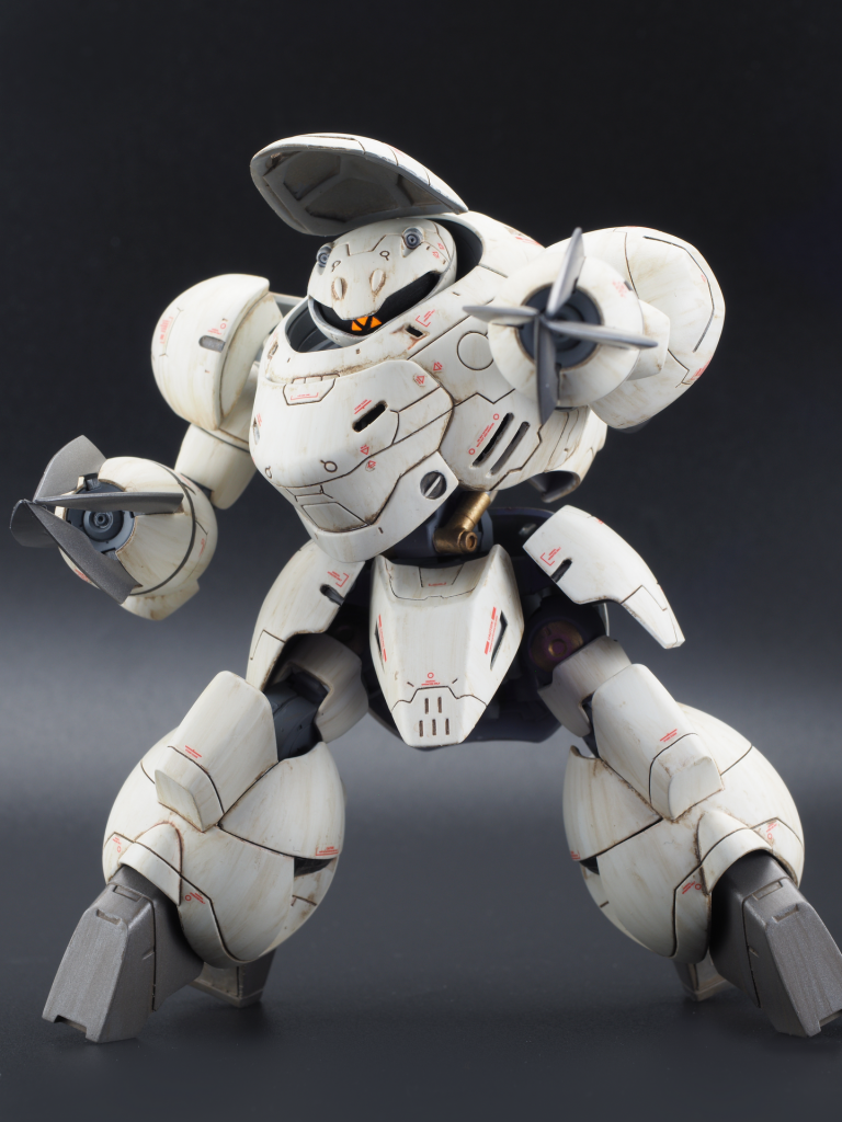 主武装はベース機同様に両腕のクローと内蔵マシンガンクローはプラ板でシャープ化しています