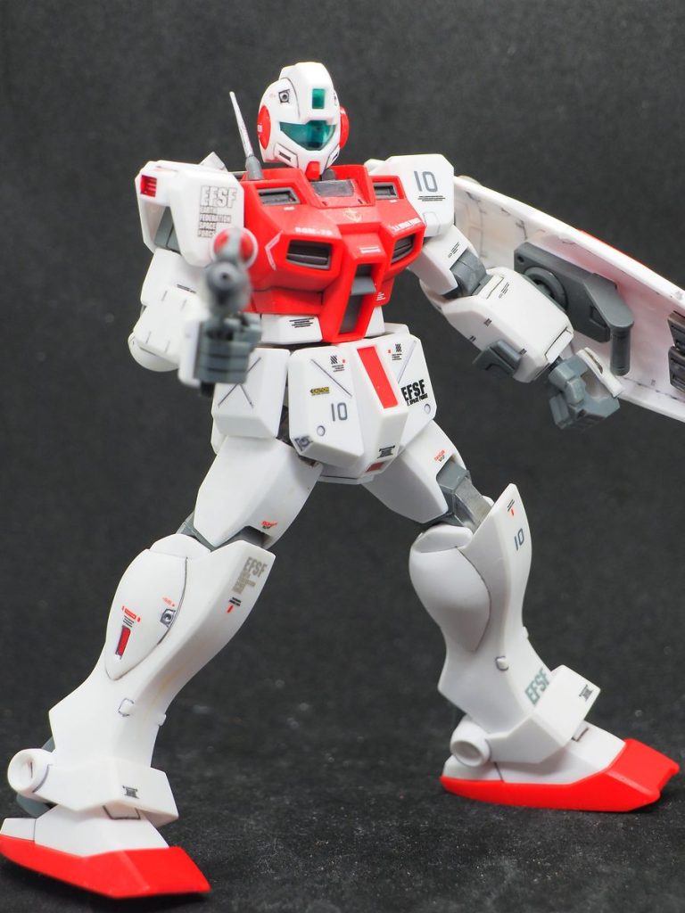 素ジムと同じでスッキリしているので、彩色が難しいんですよねぇ(gundam-kao5)なので殆ど手を加えていません(gundam-kao5)