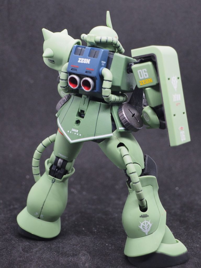 背中側も少しデカール増やしています(zaku-kao5)