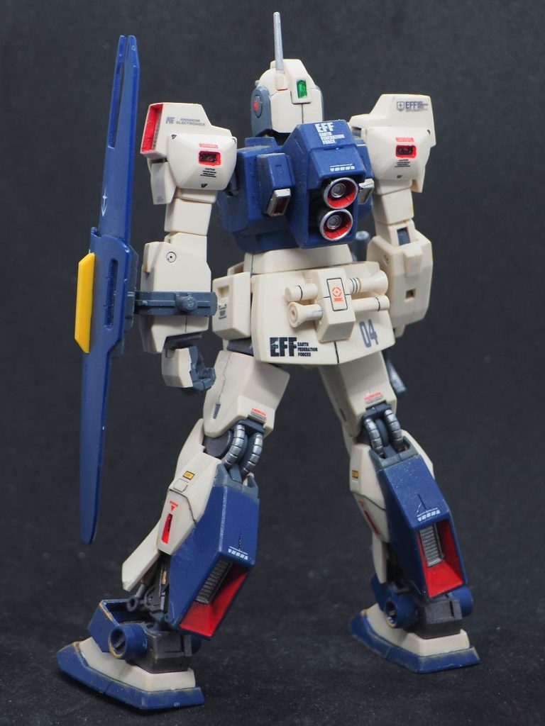 タミヤのウエザリングマスターを使ったので、やってる最中に剝がれちゃいました(gundam-kao5)