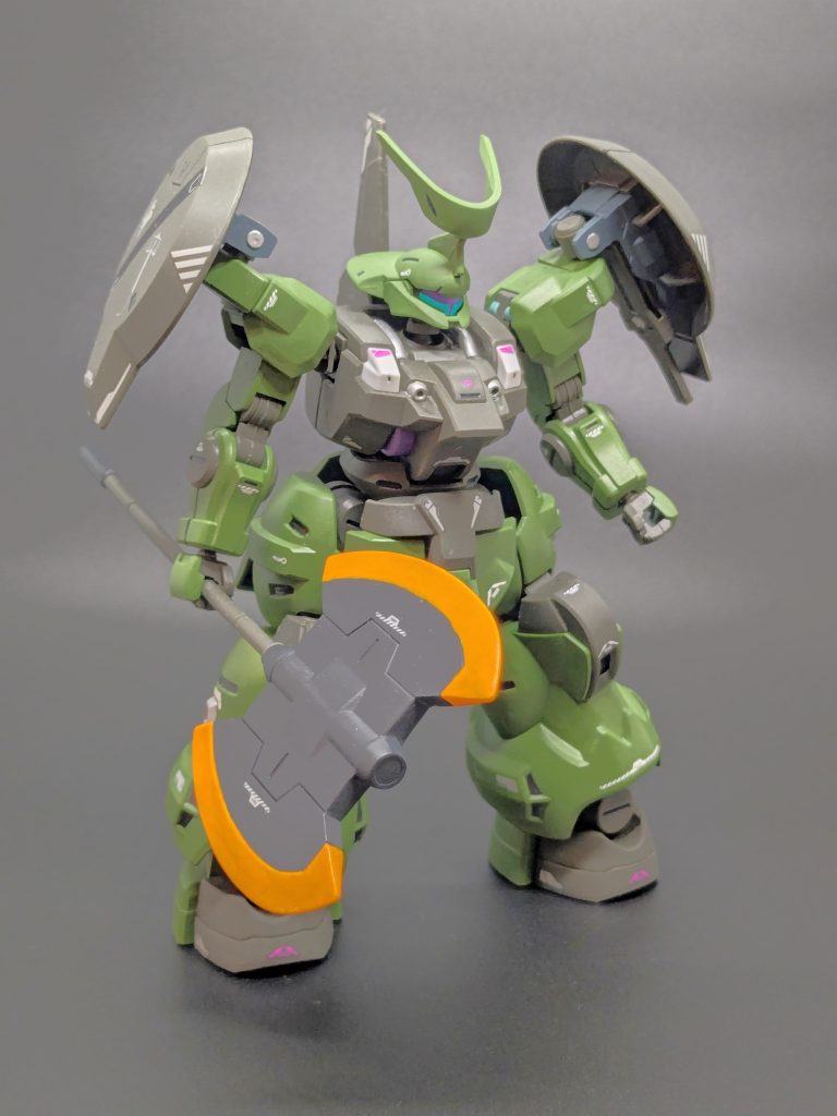 ザクみたいな色で塗ったら、これはこれでかっこいい気がしました。