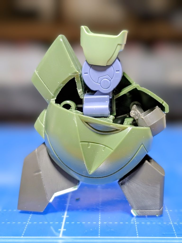 製作途中状態その２膝関節をマン・ロディのものに変更し、設定に近付けつつ可動範囲を拡張してます