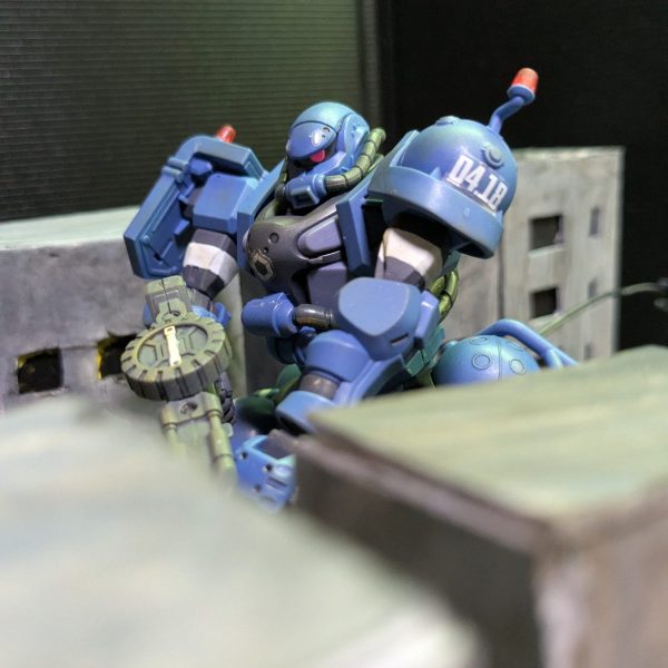 軍警ザク ジオラマ