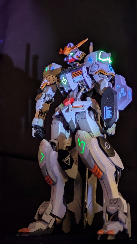 ブラックライトを購入。こんなに光るとは！と、びっくりしました。かなり感動しております