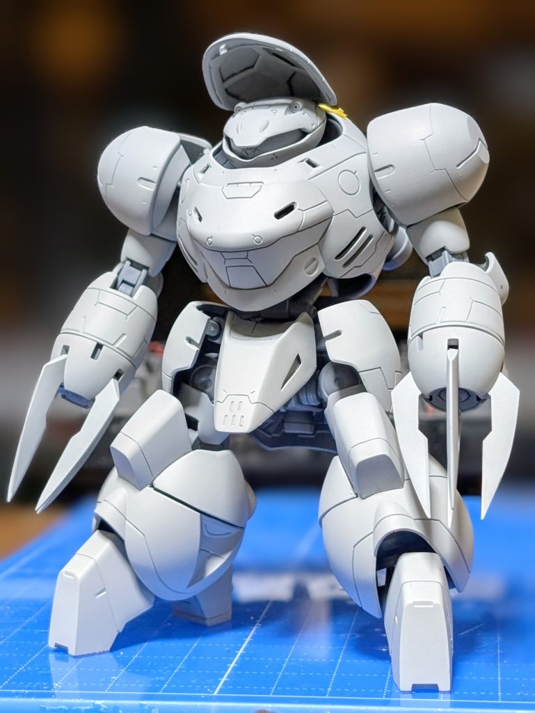 サフ状態主なカラーレシピは下記の通りです・メインホワイト：C316 ホワイト FS17875・ガンメタル部：VO-04 フレームメタリック1＋シルバー&nbsp;・関節部：MP002 メカサフ ライト・シリンダー等ゴールド：GX210 GXブルーゴールド・ウォッシング：WC07 グレイッシュブラウン