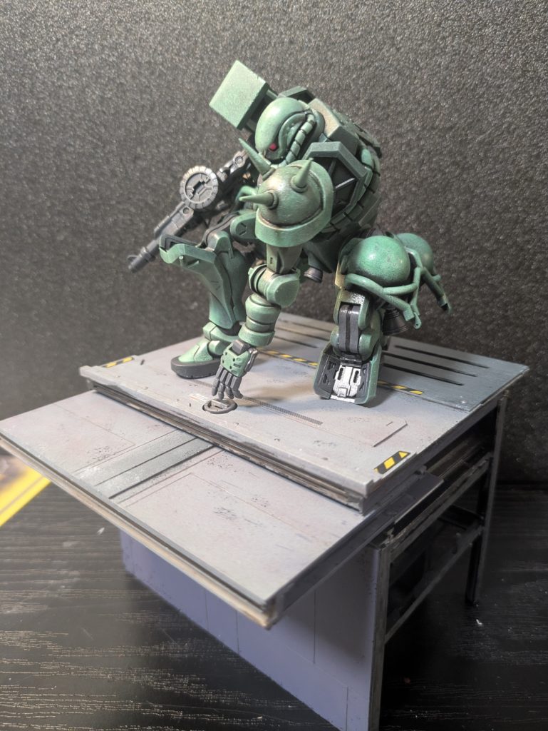 ベースは、プラ板、Ｌ棒、H棒、パイプ等々で、重みに耐えられるよう建設しました。うん、建設でしたねｗ