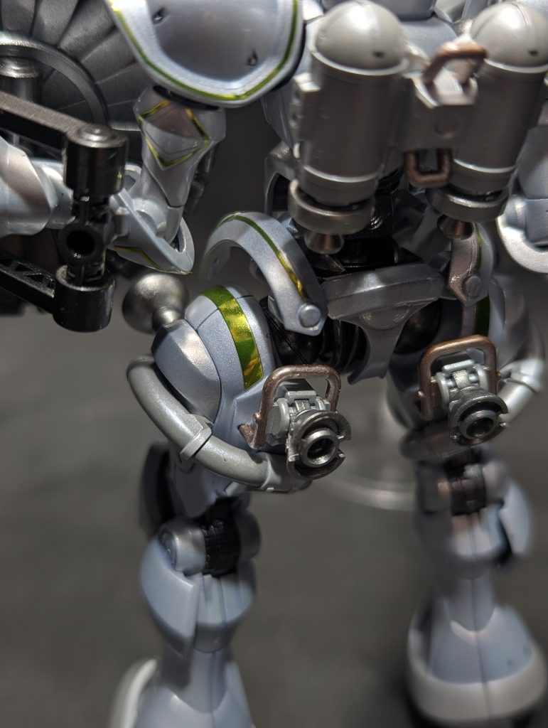 付属のシールに光沢トップコートするといい感じにギラギラになると聞いたので試してみました。