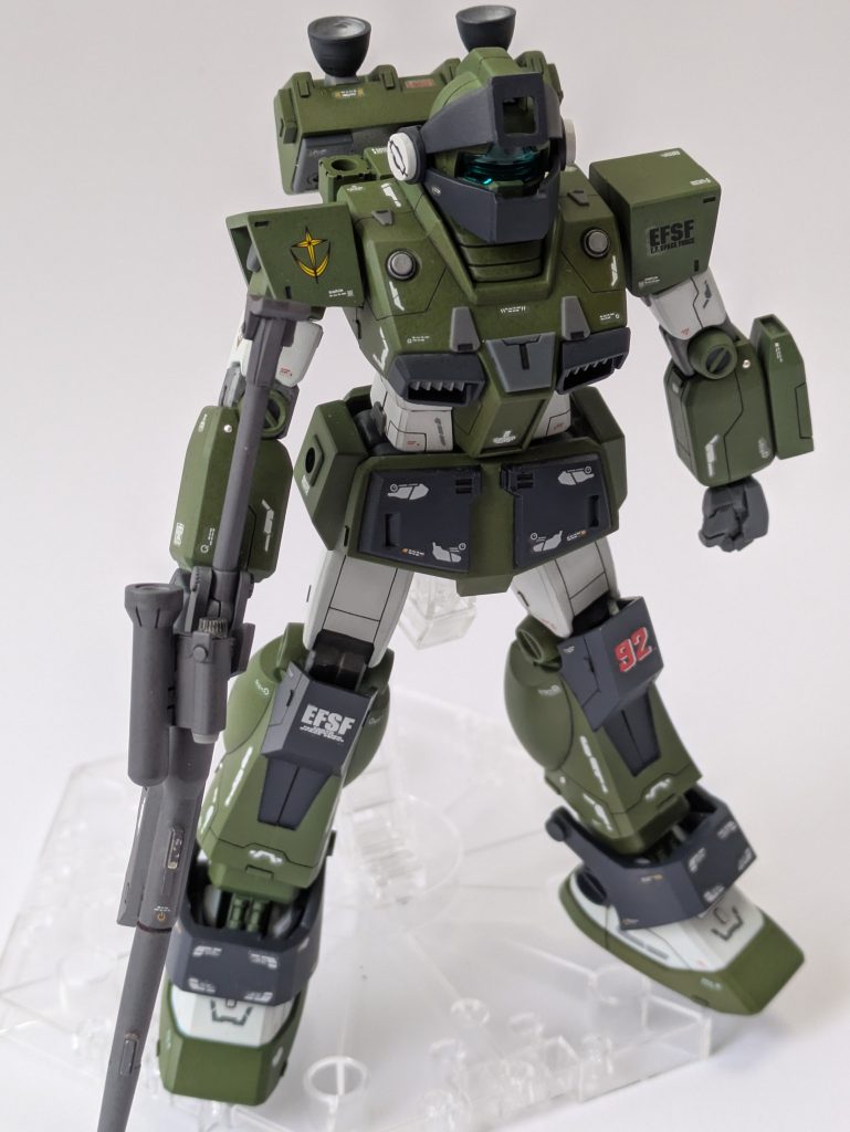 旧キットMSVも良いですよね。旧キットのパーツは、頭部のバイザー、腰の前面、膝下とふくらはぎ、アンクルガード、ランドセル、ビームサーベルボックス、ビームライフルを使用しました。肩は2種類を制作しました、コチラはシンプル