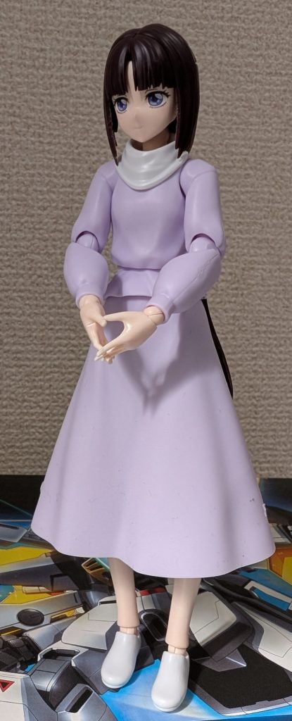 まずはティファをご紹介します。表情と手首を交換しながらポージング。