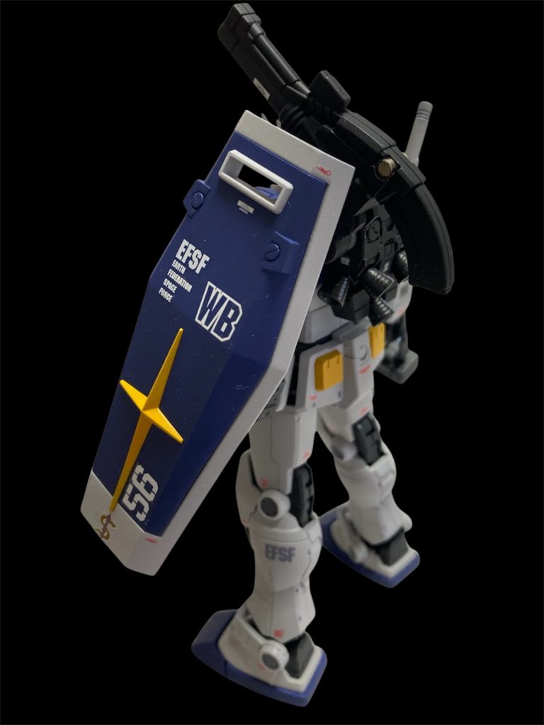 側面シールドにはWB隊のデカールを貼りました。