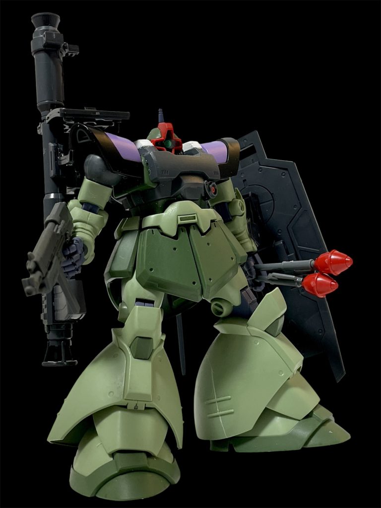 バックパックの可動式マウントラックにはシュツルムファストやラケーテンバスも携行可能です。