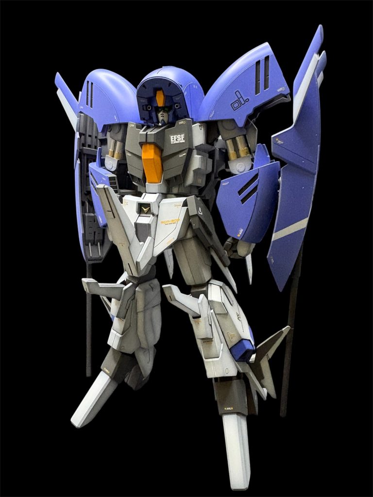 アンクシャの中身を丸ごとガンダムタイプに換装した機体。