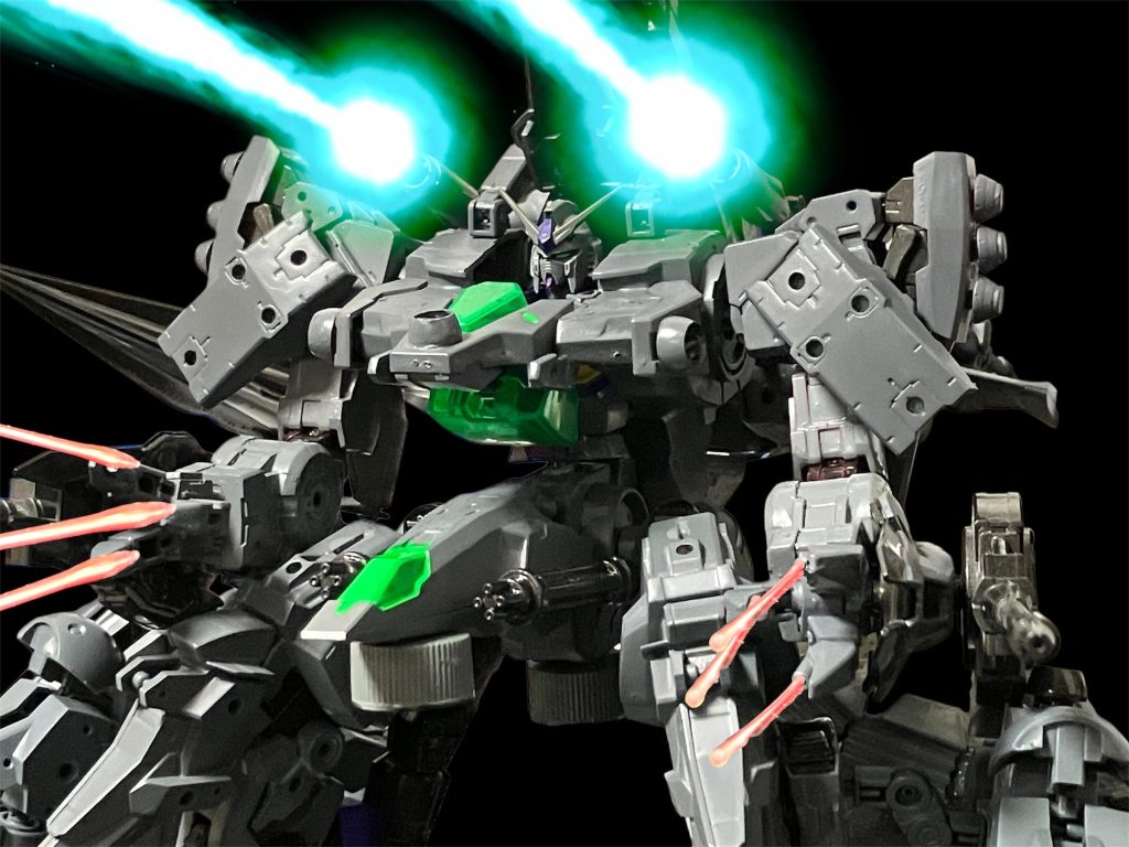 取り外しが可能な量産型νガンダムハイパービームキャノンと腕部3連ビームクロウ。