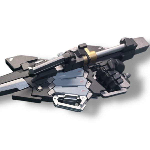 ユニコーン付属の可動式マニピュレーターはヤスってみたものの、綺麗な表面になる気がしなかったので、余ってたPGUガンダムのサーベル持ち手を転用しました。ライフルのグリップに干渉する部分とボールジョイントを1mm削り込めばバッチリです。（1枚目）