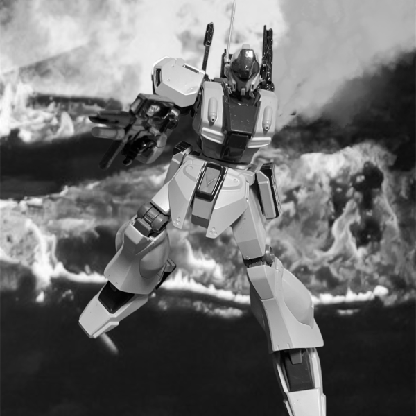 ジオン残党のグラナダ工場強襲によりGコマンダーが奪取された。抵抗した螺鈿ワークス側は、ジェガンAD２番機・６番機が相討ちの形で撃破された。後に奪取されたGコマンダー/アステリオスのカリュドーンによる砲撃で拠点艦「カチョウフウゲツ」も右舷ブロックを破損。修理・補充により１カ月あまり。新たな人員・物資。再び立ち上がる！（4枚目）